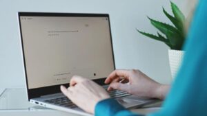 Por que o ‘modo adulto’ do ChatGPT preocupa conselheiros da própria OpenAI